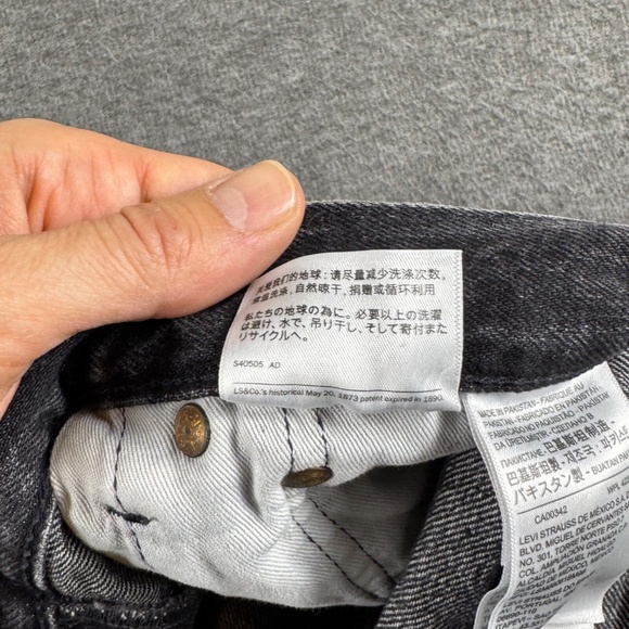 Levis 501 ’93 Shorts Mens 30 Black Denim Button Fly Premium Distressed Frayed - Picture 12 of 15